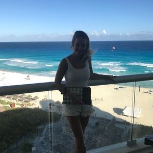 Meet your Posher, Tia